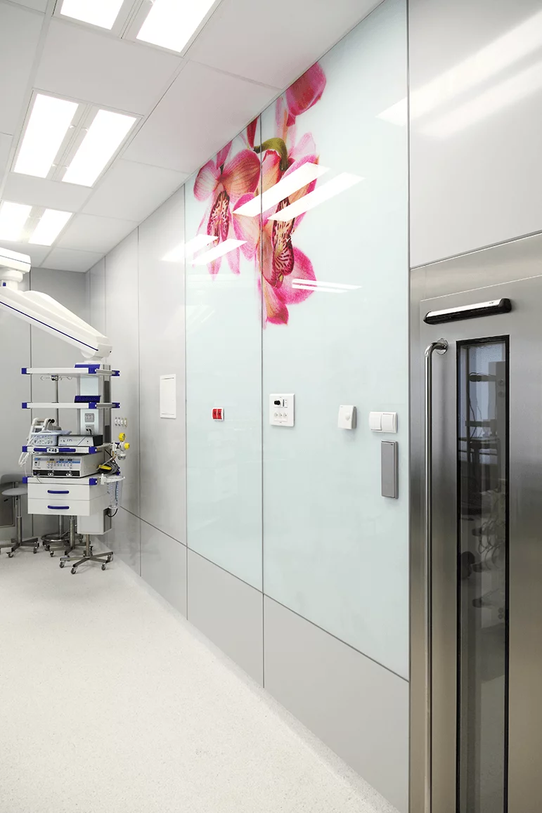 Skytron EASE floral pattern Modular Wall in medical facility